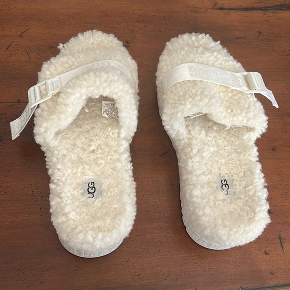 UGG Sherling White Size 9 Platform Slides - Picture 1 of 6